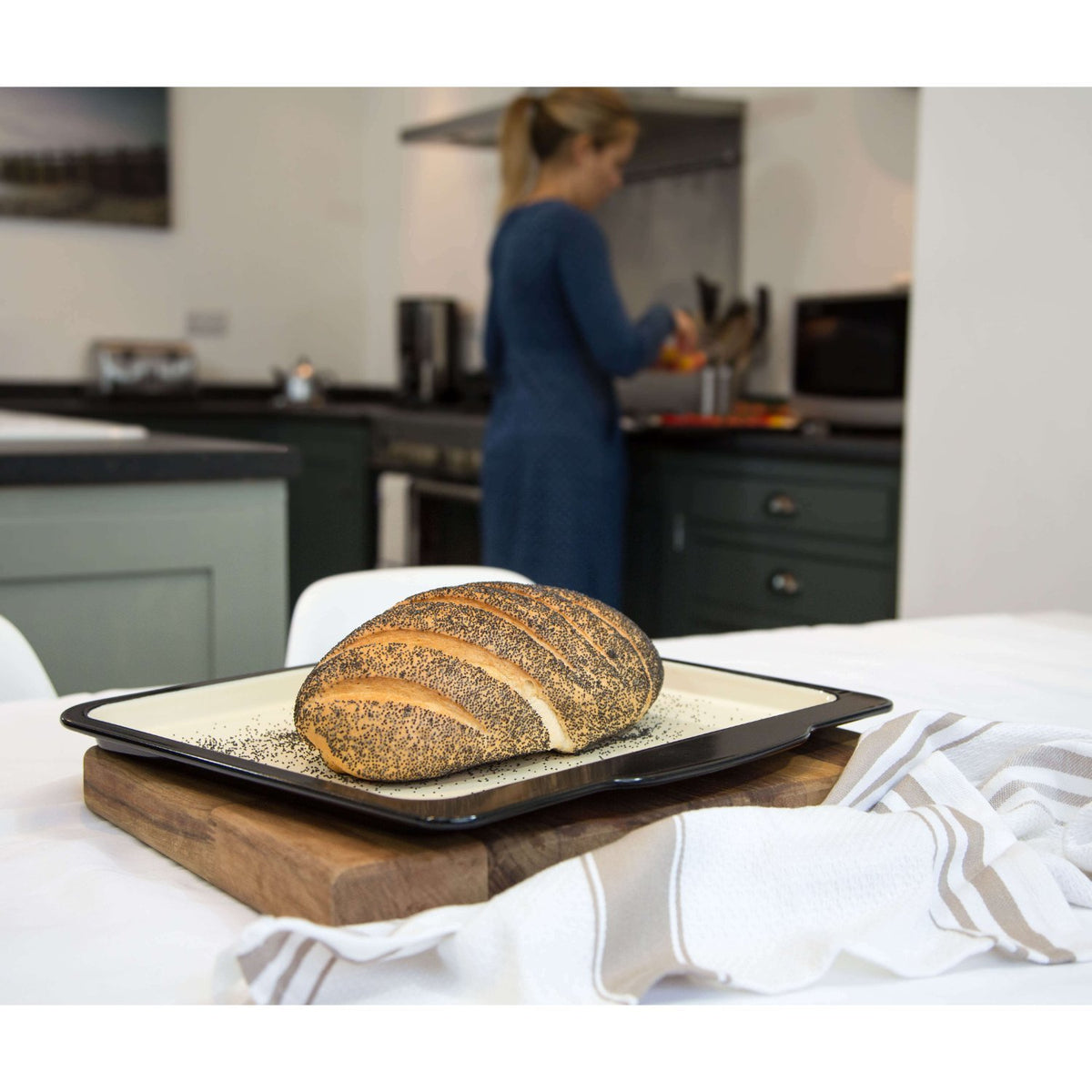 37cm Enamel Baking Tray - BRIT LOCKER