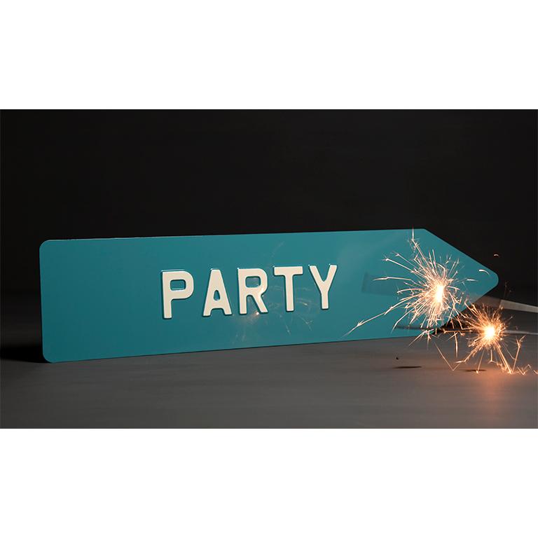 Custom Enamel Arrow Sign (20 ¾ x 4 ½&quot;) - BRIT LOCKER