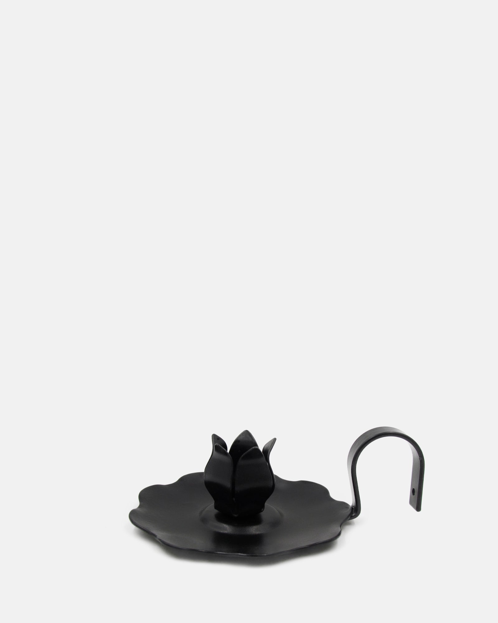 Scalloped dinner candleholder with a handle - BRIT LOCKER